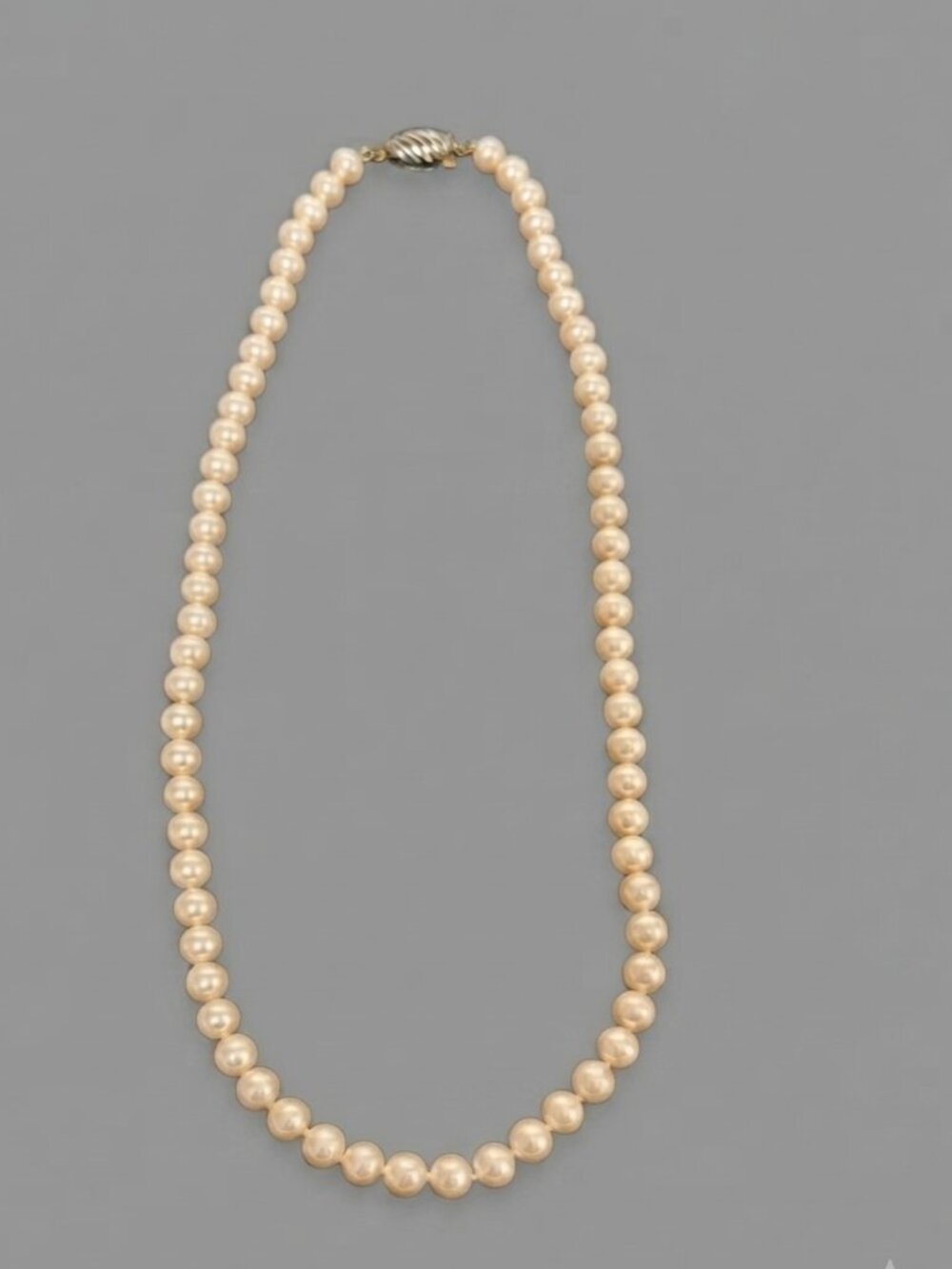 Vintage Ivory Single Strand Cultured Pearl Necklace 18" - Picture 5 of 5